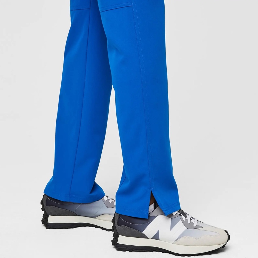 Figs Kade Cargo Scrub Pant
Royal Blue - Picture 11 of 16